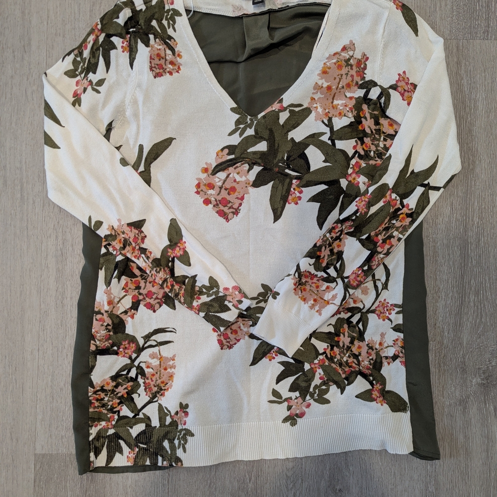 ❤️ 3 For $30 - Le Chateau Floral Long Sleeve Top - White and Olive